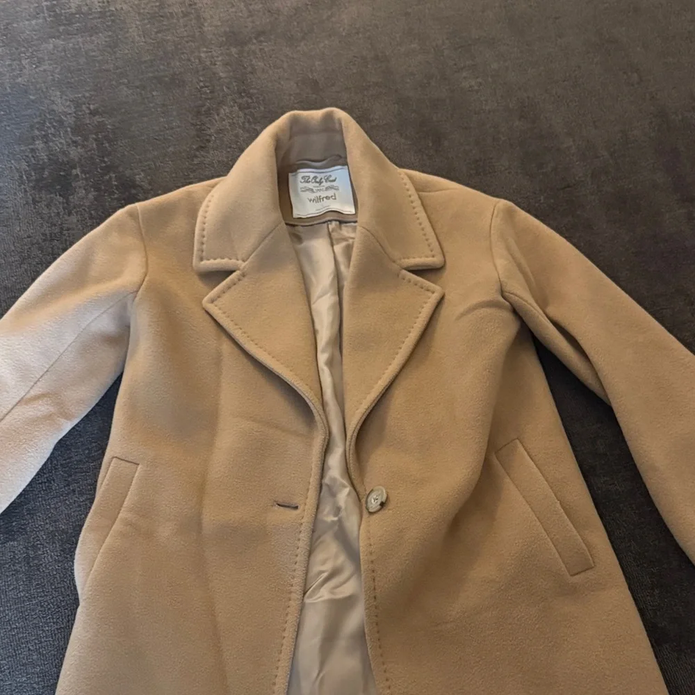 Stylish Tan Overcoat - Picture 2 of 7